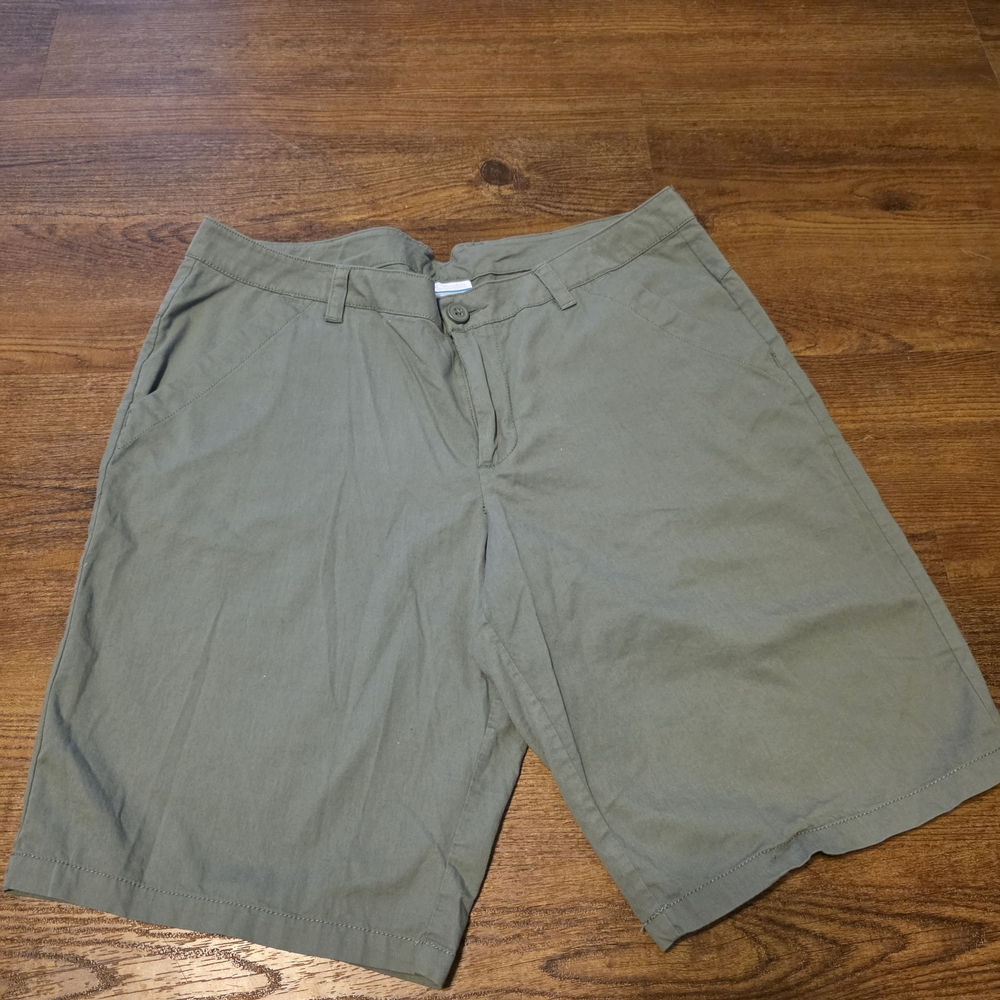 2 For $15 ⭐️ Columbia Women's Cotton Green Shorts